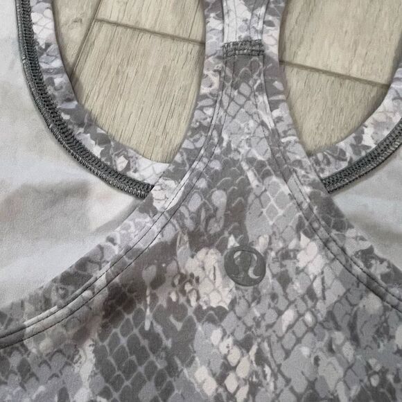 Lululemon women’s tank top size 6 - Picture 5 of 7
